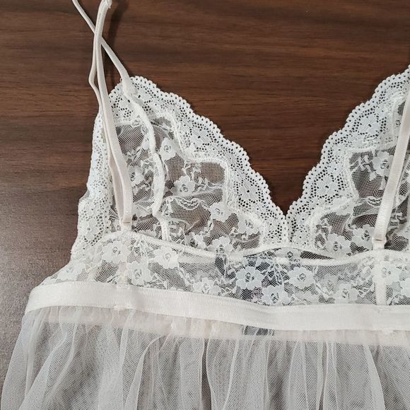 Victoria's Secret Ivory Lace & Mesh Chemise Babydoll Sheer Medium - Picture 5 of 9